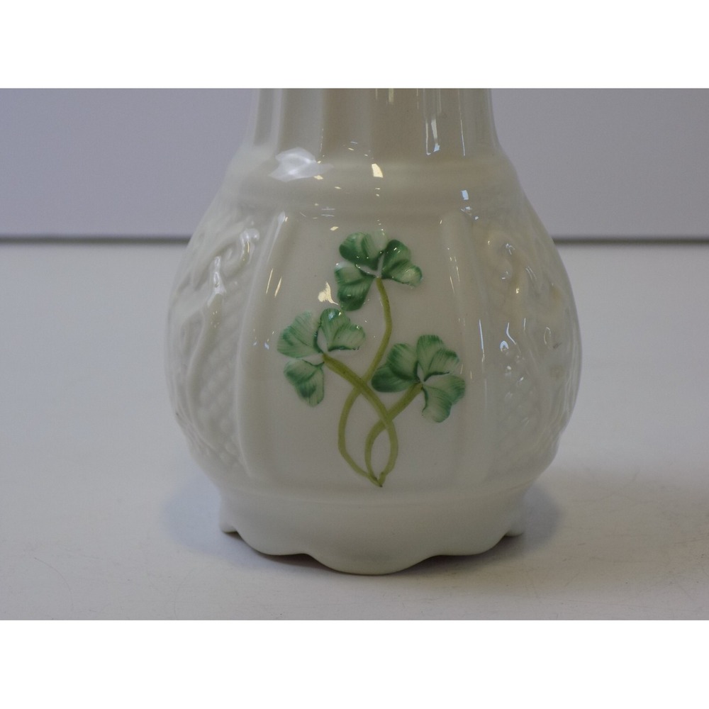 BELLEEK IRELAND Vintage 5" porcelain figurine SHAMROCK FLOWER BUD VASE Nadine - Picture 9 of 16